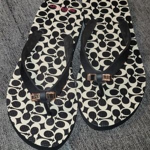 Coach New York Flip Flops Size 7/8